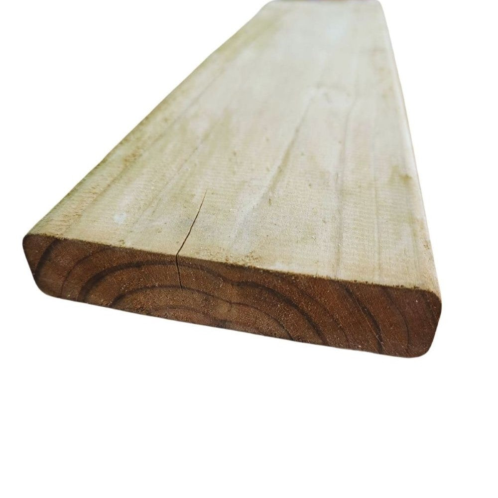 Tabla Deck para Terraza 1 ½” x 6” x 3.20 mt | Pino Radiata Impregnado y Cepillado con Cantos Redondeados